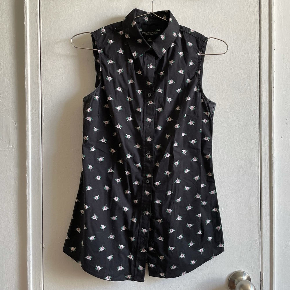 Floral sleeveless top with collar